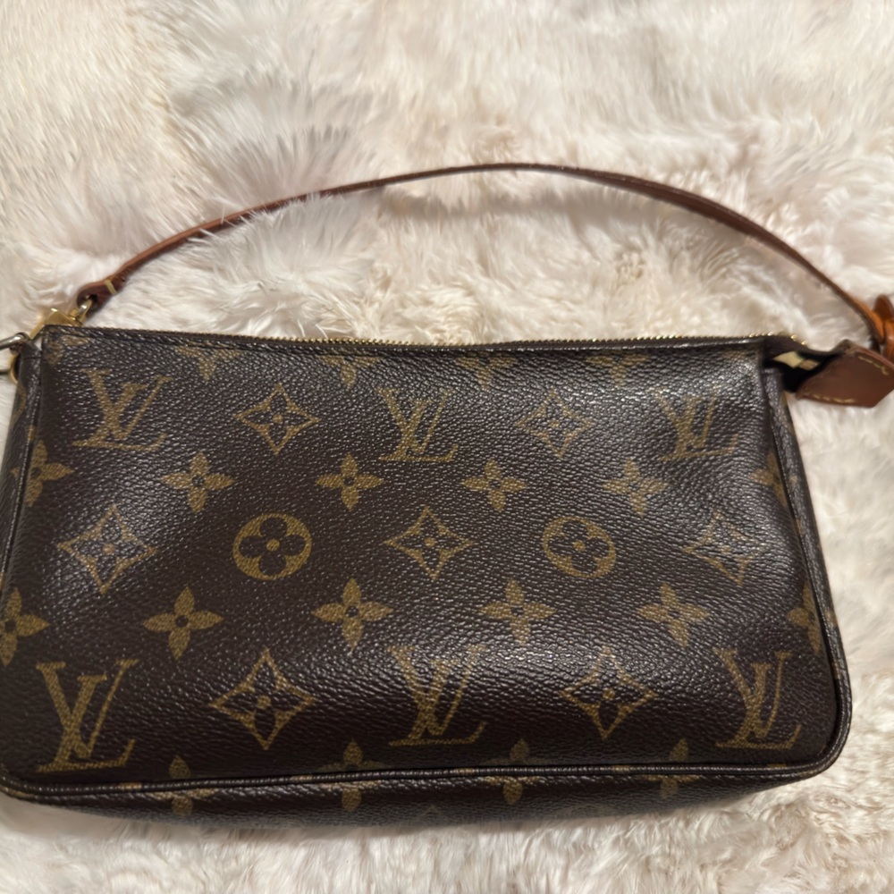 Louis Vuitton pochette